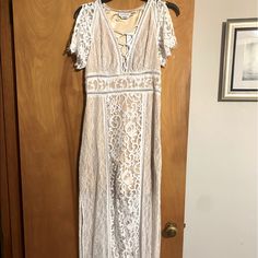 Bnwt Gorgeous Delicate Lace Dress With Tan Underlay. Perfect For Summer Parties Or Even A Wedding. Size Xs. White Lace Maxi Dress For Beach, White Short Sleeve Maxi Dress For Party, White Lace Dresses For Vacation, Off White Lace Maxi Dress For Beach, White Lace Trim Maxi Dress For Party, Chic White Lace Maxi Dress, Off White Maxi Dress With Lace Trim For Brunch, White Short Sleeve Maxi Dress For Brunch, Cream Lace Maxi Dress For Brunch