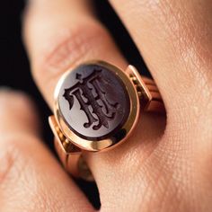 Intaglio Ring, Mens Rings Fashion, Signet Ring Men, Mens Gold Jewelry, Dope Jewelry, Gold Signet Ring, Men's Jewelry Rings, Gold Threads, Mens Accessories Fashion