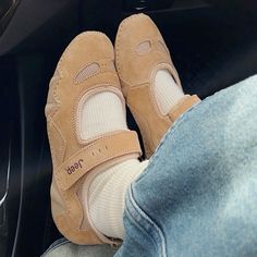 Jeep Shoes, Asian Shoes, Stylish Fall Outfits, Christian Fashion, Knit Shoes, Sandal Shoes, Socks Shoes