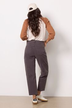 Elevate your everyday look with the Emerson Pant by EVEREVE, featuring a relaxed, gently bowed leg, high-rise fit, and cotton-lyocell blend fabric. The front patch pockets add a hint of utility-inspired style, while the ankle-length hems are perfect for showing off your shoe game. | EVEREVE Women's Emerson Pants, Size 24, Grey Relaxed Fit Work Pants With Belt Loops For Fall, Elevated Casual Cotton Wide Leg Pants With Pockets, Cotton Wide Leg Pants With Pockets For Casual Wear, Cotton Tapered Leg Work Pants, Mid-rise Cotton Work Pants, Cotton Mid-rise Work Pants, Relaxed Fit Straight Leg Work Pants For Fall, Wide Leg Pants With Welt Pockets For Elevated Casual, Fall Work Pants Relaxed Fit Straight Leg