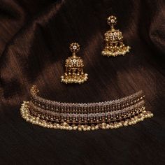 Choker Necklace Designs Artificial, Gold Necklace South Indian Jewelry, Choker Indian Jewellery, Beads Jewellery Designs Indian, Gold Choker Necklace Indian Simple, Bride Gold Jewellery, Antique Gold Choker Set, Traditional Gold Jewellery, Women Gold Earrings