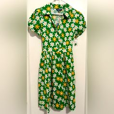 Brand New. Retro Shirt Dress With White And Yellow Daisies On Green Background. 97% Cotton. Retro Green Dress For Brunch, Casual Collared Dresses For Garden Party, Fitted Summer Shirt Dress Midi Length, Fitted Midi Length Summer Shirt Dress, Fitted Midi Length Shirt Dress For Summer, Retro Collared Mini Dress For Spring, Summer Cotton Collared Dress, Summer Fitted Shirt Dress For Brunch, Fitted Summer Shirt Dress For Brunch