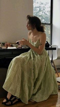 Summer Dresses Everyday, Casual Dress For Summer, Spring Outfits 2023 Dress, Modern Bohemian Outfits Casual, Simple Dress Summer, Earth Tone Skirt Outfit, Transitional Weather Outfits Spring, House Dress Aesthetic, Maxi Dress Inspo Aesthetic