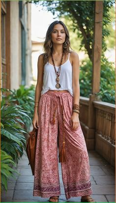 Boho Relaxed Outfit, Summer Boho Chic Outfits, Everyday Boho Outfits, Boho Style 2024, Summer Fashion 2024 Trends Casual, Chic Boho Outfits, Boho Summer Outfits Bohemian, Boho Pants Outfit, Boho Yoga Outfit