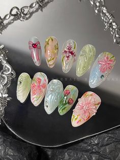 -All sets are made with GEL nail polish. You can reuse all of the nails multiple times if you take care of them.  -I only work with high-quality luxury press on nails -Every nail in my shop is handmade, hand painted with love & care. 💞 🌵𝐒𝐢𝐳𝐞🌵 -My nail shop has different measurement methods.  *Will not measure according to the curvature of the nail. -Please follow the instruction photo for size measurement. 🌵𝐄𝐚𝐜𝐡 𝐍𝐚𝐢𝐥 𝐬𝐞𝐭 𝐢𝐧𝐜𝐥𝐮𝐝𝐞𝐬🌵 -10 nails of your size -24 adhesive s Exacto Knife Nails, Nail Designs Floral, Iconic Nails, Matching Things, Y2k 3d, Luxury Press On Nails, Custom Press On Nails, Hippie Nails, Floral Nail