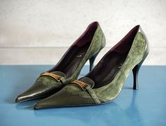 VENEZIA vintage fashion mules size: 38 EUR, 7.5 US WOMEN, 5 UK WOMEN high quality leather  leather sole Made in Italy condition: excellent Green Pointed Toe Heels With Leather Sole, Vintage Almond Toe Green Heels, Vintage Green Almond Toe Heels, Vintage Green Heels For Formal Occasion, Vintage Green Heels For Party, Green Slip-on Heels For Formal Occasions, Green Vintage Heels, Style Vert, Clogs And Mules