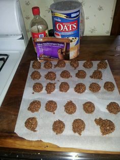 some cookies are sitting on top of a paper towel next to a bottle of oats