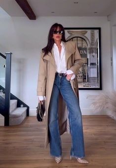 fall 2024 fashion trends, fall outfits, fall fashion, winter outfits, fall capsule wardrobe 2024 Cute Fall Dinner Outfits, Jeans Outfit Business Casual, Fall Outfits Dinner, Casual Dinner Outfit Fall, Traje Cowgirl, Outfits For The Office, Dinner Outfit Casual, Look Legging, Downtown Outfits