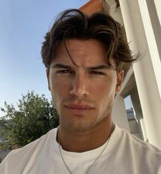 Short Flow Haircut Men, Middle Part Hairstyles Men, Middle Part Haircut, Boyfriend Hair, Mens Haircuts Straight Hair, Young Men Haircuts, Haircuts Medium, Mens Haircuts Short Hair, Permed Hair