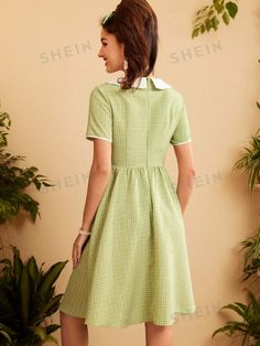 This vintage floral color block dress features a charming green cottagecore design with contrasting colors. Perfect for a sunny day out, it offers a stylish and unique look that will turn heads. Made with high-quality materials, it provides both comfort and fashion. Color : Green Style : Cute Details : Zipper Type : A Line Pattern Type : Gingham, Colorblock, Geometric Sleeve Length : Short Sleeve Neckline : Peter Pan Collar Sleeve Type : Puff Sleeve Waist Line : High Waist Hem Shaped : Flared Le Preppy Knee-length Summer Dresses, Casual A-line Vintage Dress For Garden Party, Spring Preppy Knee-length Dress, Green A-line Vintage Summer Dress, Green Casual Dress For Picnic, Casual Green Dress For Picnic, Green A-line Patchwork Dresses, Green A-line Dress With Patchwork, A-line Green Patchwork Dresses