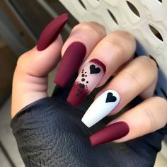 Wine Colour Nails Design, Fall Acrylic Nails Ideas Square, Black And Maroon Nail Designs, Burgundy Nails Designs Nailart, Split Nail Designs, New Nail Trends Fall 2024, Nov Nail Designs, Burgundy Pink Nails, Maroon Fall Nails Burgundy