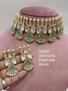 Indian Choker Necklace, Choker Necklace Designs, Kundan Choker, Pearl Necklace Designs, Beaded Necklace Designs, Indian Jewellery Design Earrings