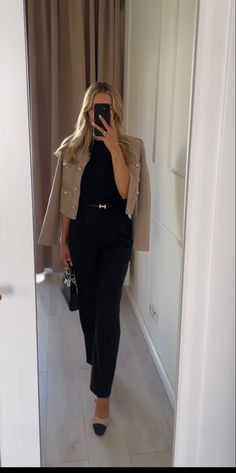 Cute Professional Outfits, Outfit Elegantes, Business Professional Outfits, Lawyer Outfit, Look Formal, Corporate Fashion, Professional Outfits Women, Business Outfits Women, Stylish Work Attire