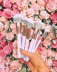 You never need an excuse to get new makeup brushes but if you do marble will justify it 🌹💗 How pretty is the Marble Collection? 📸 @luci.bh Cruelty free www.girlswithattitude.co.uk Harry Potter Makeup Brushes, How To Wash Makeup Brushes, Pink Makeup Brush, Best Makeup Brushes, Pinterest Makeup, Make Up Brush, How To Clean Makeup Brushes