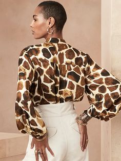 Balloon-Sleeve Top | Banana Republic Winter Outfits Elegant, Giraffe Clothes, Printed Shirt Outfit, Balloon Sleeve Shirt, Balloon Sleeve Top, Top Banana, Top Shirt Women, Flowy Blouse, Giraffe Print