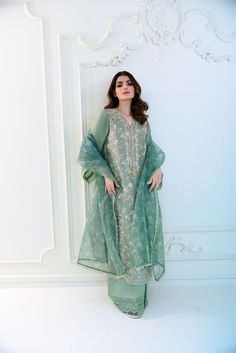 Desi Dress, Stylish Kurtis Design, Trendy Outfits Indian, Pakistani Wedding Outfits, Desi Fashion Casual, Pakistani Dresses Casual, Pakistani Fancy Dresses, Beautiful Pakistani Dresses