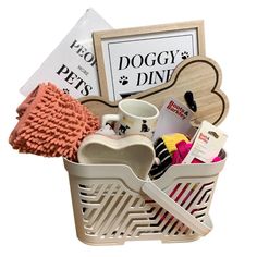 the dogy dine basket is filled with cleaning supplies