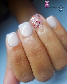 Acrylic Overlay Nails Short Valentines, Valentine’s Day Dip Powder Nails, Christmas Dip Nail Ideas Short, February Dip Nails, Valentines Dip Powder Nails, Really Short Acrylic Nails, Cute Nails Glitter, Square Gel Nails, French Manicure Acrylic Nails