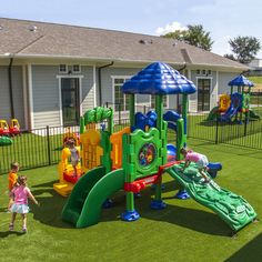 Discovery Highlands Toddler Playground Backyard, Toddler Play Area Outside, Daycare Playground Ideas, Daycare Outdoor Play Area, Toddler Outside Play Area, Playgrounds Ideas, Toddler Outdoor Play Area, Toddler Outdoor Play, Daycare Playground