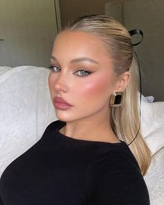 Formal Makeup Blonde Hair, Pale Makeup Looks Blondes, Dark Makeup For Blondes, 18th Makeup Looks, Rosey Cheeks Makeup, Prom Makeup Pale Skin, Makeup On Pale Skin, Make Up Pale Skin, 18th Birthday Makeup Ideas