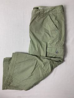 Eddie Bauer Capri Pants Size 12 Color: green Material: cotton Great pocket space bag 11v JN Space Bags, Early Spring Outfits, Current Fashion Trends, Eddie Bauer, Petite Outfits, Spring Outfits Casual, Cargo Shorts, Size 12, Spring Outfits