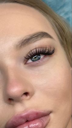 Lash Extensions For Big Eyes, Wispy Volume Lash Extensions, Evening Eye Makeup, Pretty Brown Eyes, Cat Eye Lash, Volume Lash Extensions