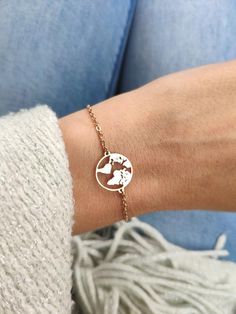 World Map Bracelet - Vagabond Life Best Travel Gifts, Bracelet Holders, Life Logo, Travel Girl, Bracelets And Necklaces, Gifts For My Sister, Rose Gold Bracelet, Gold Plated Bracelets, Travel Lover