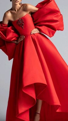 Zendaya Red Dress, Silhouette Fashion, Tango Fashion, London Queen, Under An Umbrella, Dresses By Pattern, Her Outfits, Fashion Silhouette, Couture Details