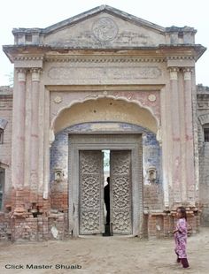 Old Indian Architecture, Partition Of India, Home Styles Exterior, Heritage Architecture, Door Entrance, Home Styles, Diy Canvas Art Painting, The Meadows