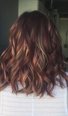 Burgundy Hair Blonde Highlights, Red And Blonde, Maroon Hair, Hair Change, Red Brown Hair, Hair Things, Color Board, Dye Ideas