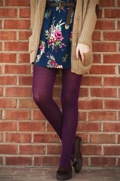 Purple Tights, Colored Tights, Grunge Look, Fall Winter Fashion, Mode Inspiration, Work Shoes, Fall Winter Outfits, Ripped Jeans, Look Fashion