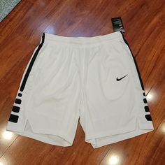 Nwt Men's Nike Dri-Fit Shorts. They Have 2 Front Pockets, Vents At Back Hem And Small Pocket Along Waistband. Style Is Standard Fit. Travel Fits, Workout Short, Men Closet, Nike Dri Fit Shorts, Shorts Nike, Team Wear, Nike Basketball, Nike White, Curvy Girl Outfits