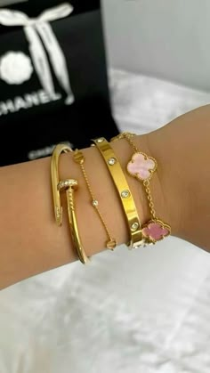 Bracelet Combos Jewelry, Clean Girl Bracelets, Clean Girl Jewelry, Jewellery Essentials, Jewelry Set Gold, Bracelets Pink, Gold Bracelets Stacked, Fall Memes