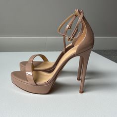 - Designer = Alexandre Birman - Size = 8.5m(38.5). Trunk 48 - Msrp = $595 - Alexandre Birman 8.5m(38.5) Glossy Beige Patent Leather Open Toe Stilettos Heels -2heel Height = Approximately 13cm - Platform Height = 2.6cm - Padded Leather Insole And Leather Outsole - Genuine And Authentic Or Your Money 9back Trunk 48 Beige High Heel Heels For Formal Occasions, Beige Ankle Strap Heels With Branded Heel Counter, Beige Round Toe Heels For Evening, Beige Patent Leather Platform Heels, Luxury Beige Heels With Sculpted Heel, Beige Platform Heels For Formal Occasions, Fitted Platform Heels For Cocktail Events, Formal Beige Platform Heels, Beige Patent Leather Heels With Wrapped Heel