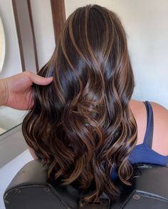 Black Hair With Chestnut Highlights, Straight Brown Balayage, Balyage Hair, Gambar One Direction, Black Hair Balayage, Brown Hair Looks, Brown Hair Inspo, Hair Inspiration Long, Brunette Hair With Highlights