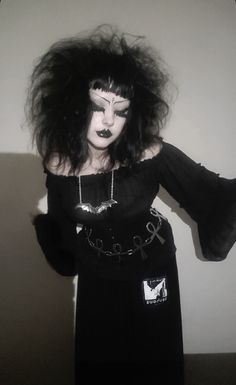 Beautiful Goth Women, Traditional Goth Outfits, Goth People, Goth Ideas, Trad Goth Outfits, Goth Fits