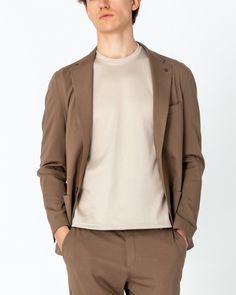 Lightweight Patch Pocket Jacket - Camel - Ron Tomson Function Dress For Men, Function Dresses, Simple T Shirt, Everyday Adventures, Simple Tshirt, Leather Shirt, Pocket Jacket, Leather Pieces, Classic Silhouette