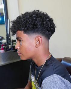 Mixed Boys Haircuts, Low Fade Curly Hair, Mens Hairstyles Curly, Men's Curly Hairstyles, Haircut Selfie