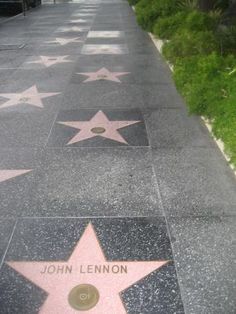 the hollywood walk of fame star is shown