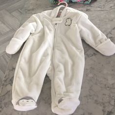 Never Worn Super Warm Snow Suit White Winter Outerwear For Playwear, Cute White Onesie For Winter, Cute White Winter Onesie, White Winter Playwear For Babies, White Fitted Winter Onesie, White Long Sleeve Onesie For Playwear, White Long Sleeve Playwear For Babies, White Long Sleeve Romper For Playwear, White Faux Fur Vest