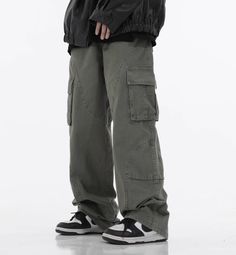 Model is 5ft 9''(176cm) tall, 145 lbs(66kg) weight and wearing a size L168cm 59kg wearing a size M - CARGO style- Adjustable waist- Straight fit- 2 colors Karl Kani Cargo Pants, Cargo Denim Pants, Pants Model, Spring Outfits Men, Office Wear Women, Oversize Casual, Everyday Luxury, Hoodie Coat, Cargo Style