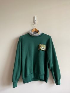 AUTHENTIC VINTAGE - never an imitation - Every item in my store is 1 of 1 🍒 I only have one of each item as they are very hard to find :)  so if you like this item please buy quickly as once they sell I do not have another Vintage Green Bay Packers turtleneck  Size large  Comfy and cute Super trendy and cool Retro Fan Gear Sweatshirt For Fall, Retro Fall Sweatshirt For Fan Gear, 90s Style Sweatshirt With Ribbed Cuffs, Retro Fall Fan Gear Sweatshirt, Green Long Sleeve Sweatshirt For Game Day, Green Sweatshirt With Embroidered Logo For Streetwear, 90s Style Sweatshirt For Game Day, Retro Game Day Sweatshirt For Winter, Retro Sweatshirt For Game Day In Winter