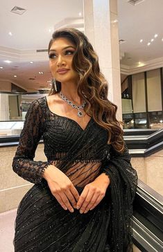 Make Up On Black Saree, Designer Black Saree, Fancy Black Saree, Black Wedding Saree, Styling Black Saree, Black Indian Outfits For Women, Black Saree For Reception, Black Net Blouse Designs Latest, Makeup For Black Saree