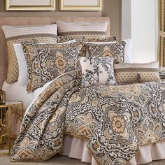 the comforter is made up and ready to be used in this bedding set