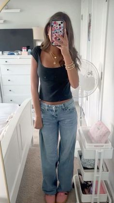 Cute Bday Outfits For School, Clean Baddie Aesthetic Outfits, Birkenstock School Outfit, Low Waste Jeans Outfits, Cafe Outfit Ideas Summer Casual, Mid Rise Straight Jeans Outfit, Katerina Stratford Outfits, Cute Class Outfit College, Realistic Outfits For School