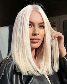 Shoulder Length Platinum Blonde Hair, Platinum Lob, Long Bob Blonde, Short Platinum Blonde Hair, Perfect Blonde Hair, Nail Magic, Square Nail, Colour Trends