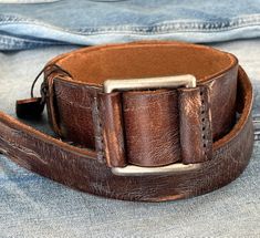 "Lifetime belt suitable for women and men Full of style and adds to any outfit Available in all sizes and colors  Genuine vintage Leather belt 43mm handmade classic for jeans Material: 100% Leather Color: Brown 100% real picture ! - Small - 28\" - 32\" (71 - 81cm) - Medium - 32\" - 36\" (81 - 91cm) - Large - 36\" - 40\" (91 - 102cm) - XL - 40\" - 44\" (102 - 112cm) - XXL - 44\" - 48\" (112 - 122cm)" Vintage Leather Belts, Leather Belts Men, Vintage Belt, Jeans Material, Vintage Belts, Suspender Belt, Leather Belts, Mens Belts, Vintage Leather