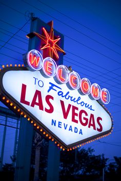 the welcome to fabulous las vegas sign lit up at night