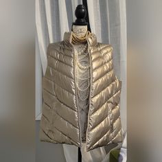 Women's Puffer Vest With Quilted Water- Resistant Outer Shell Brand New W/O Tags Brand- Gap Color- Gold Metallic Size- Xl / 14 Funnel Neck Sleeveless Zipper-Front Closure Front Pockets Womens Puffy Vest, Puffy Vest Outfit, Womens Puffer Vest, Puffy Vest, Gap Jacket, Gap Jackets, Vest Outfits, Funnel Neck, Puffer Vest