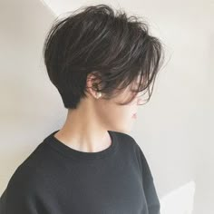 Women Pixie Haircut, Pixie Haircut Ideas, Short Black Hair, Longer Pixie Haircut, Desain Editorial, Long Pixie, Penteado Cabelo Curto, Short Pixie Haircuts